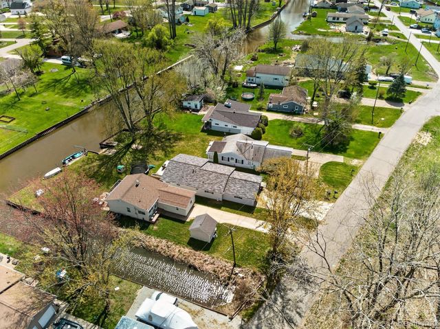 433 Walnut Drive, East China Township, MI 48054