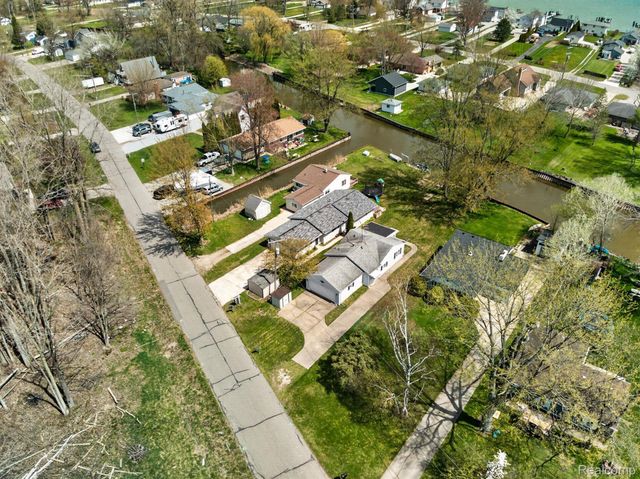 433 Walnut Drive, East China Township, MI 48054