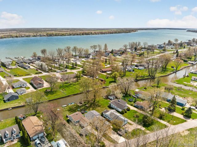 433 Walnut Drive, East China Township, MI 48054
