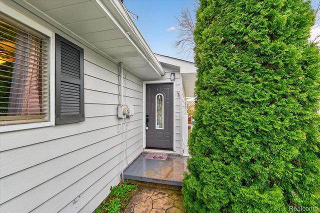 433 Walnut Drive, East China Township, MI 48054