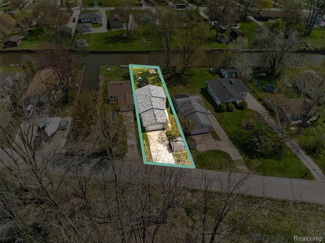 433 Walnut Drive, East China Township, MI 48054