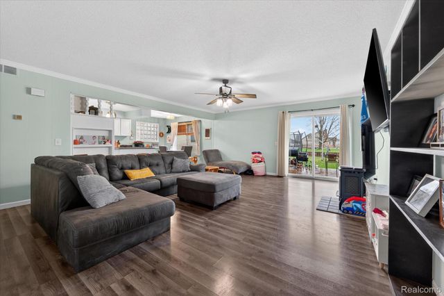 433 Walnut Drive, East China Township, MI 48054