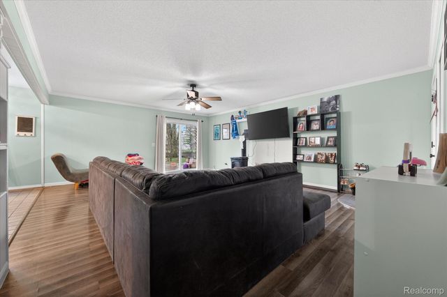 433 Walnut Drive, East China Township, MI 48054