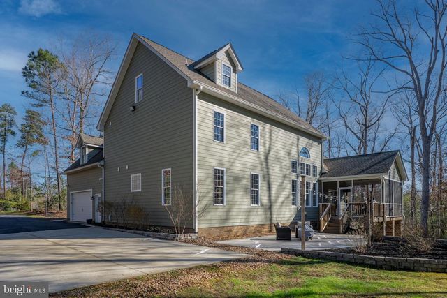 8825 FIRST BRANCH LN, Chesterfield, VA 23838