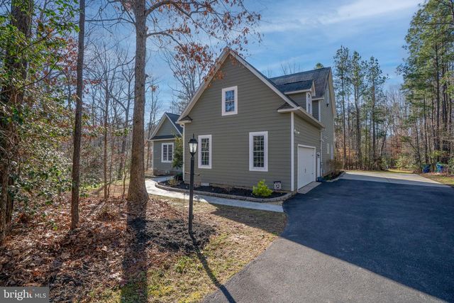 8825 FIRST BRANCH LN, Chesterfield, VA 23838