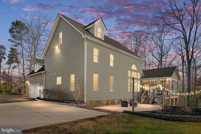 8825 FIRST BRANCH LN, Chesterfield, VA 23838