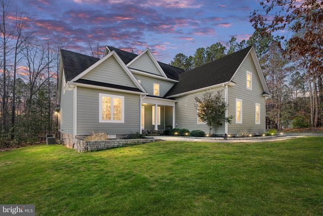 8825 FIRST BRANCH LN, Chesterfield, VA 23838