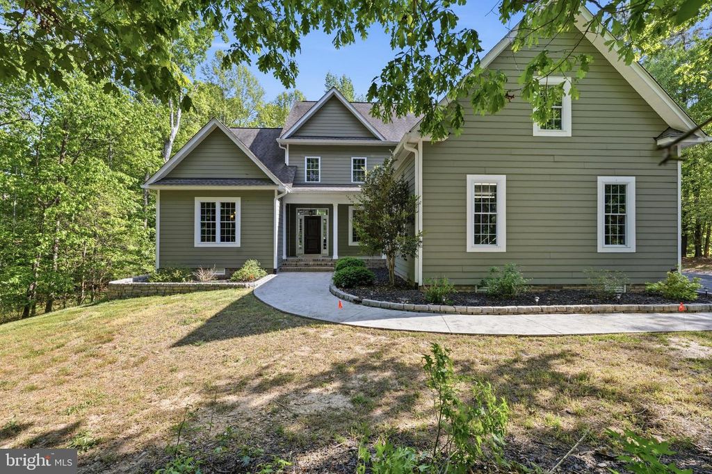 8825 FIRST BRANCH LN, Chesterfield, VA 23838