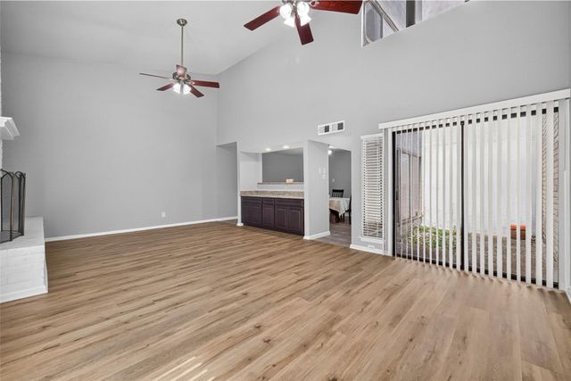 880 Tully Road 44, Houston, TX 77079