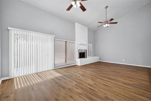 880 Tully Road 44, Houston, TX 77079