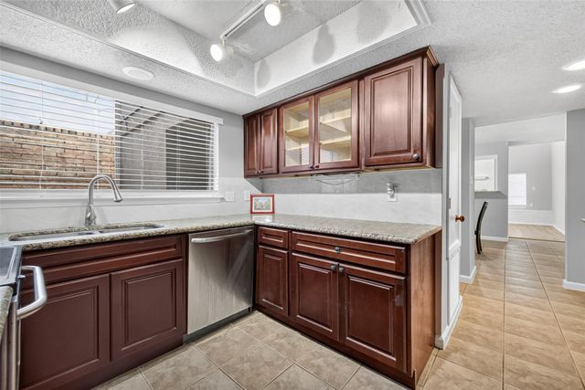 880 Tully Road 44, Houston, TX 77079