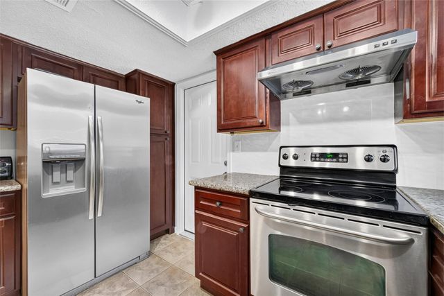 880 Tully Road 44, Houston, TX 77079