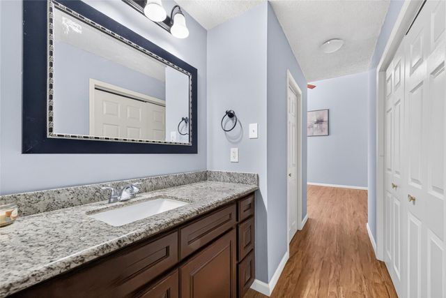 880 Tully Road 44, Houston, TX 77079