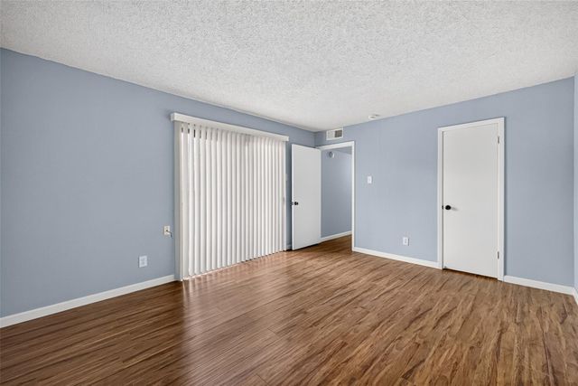 880 Tully Road 44, Houston, TX 77079