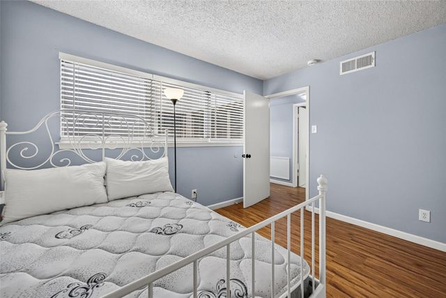 880 Tully Road 44, Houston, TX 77079