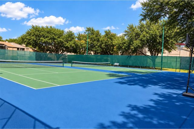 880 Tully Road 44, Houston, TX 77079