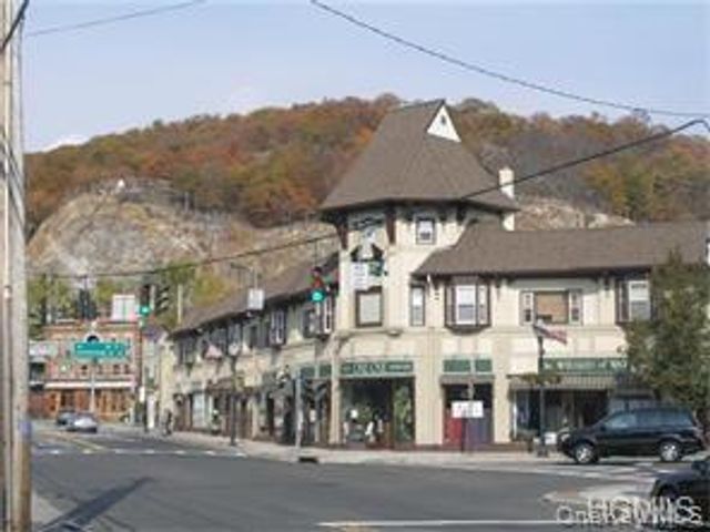 43 Doxbury Lane 43, Suffern, NY 10901