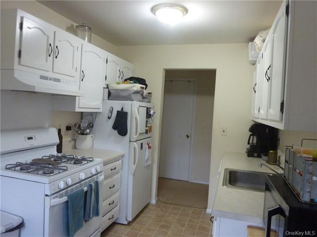 43 Doxbury Lane 43, Suffern, NY 10901