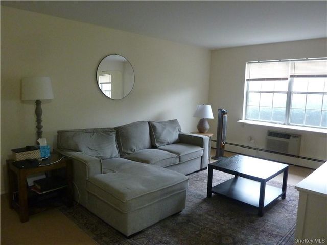 43 Doxbury Lane 43, Suffern, NY 10901