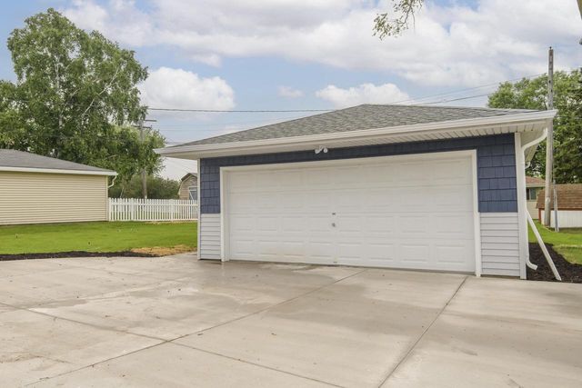 W151N8656 Marshall DRIVE, Menomonee Falls, WI 53051