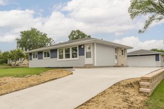 W151N8656 Marshall DRIVE, Menomonee Falls, WI 53051