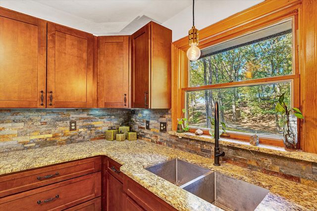 2673 Parkview DR, Vinton, VA 24179