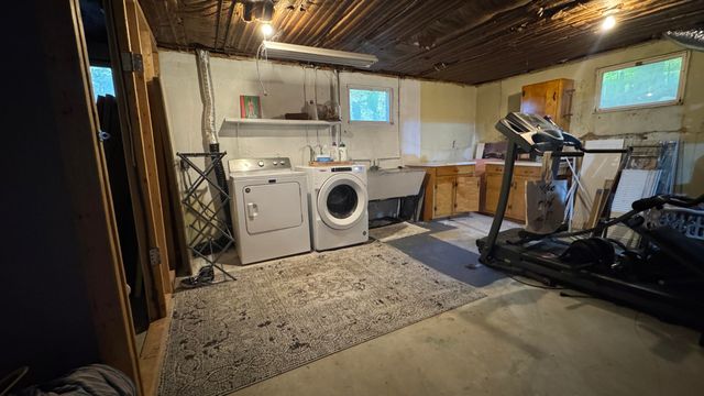 2673 Parkview DR, Vinton, VA 24179