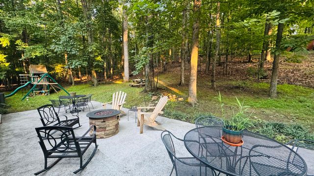 2673 Parkview DR, Vinton, VA 24179