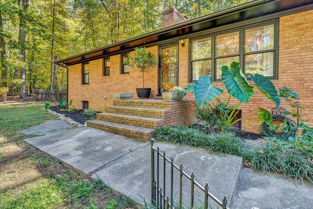 2673 Parkview DR, Vinton, VA 24179