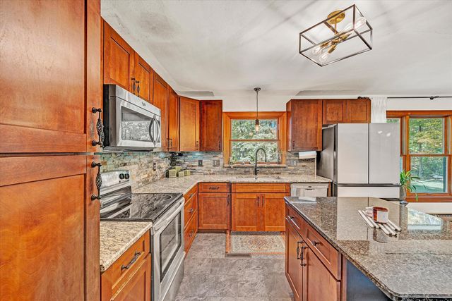 2673 Parkview DR, Vinton, VA 24179