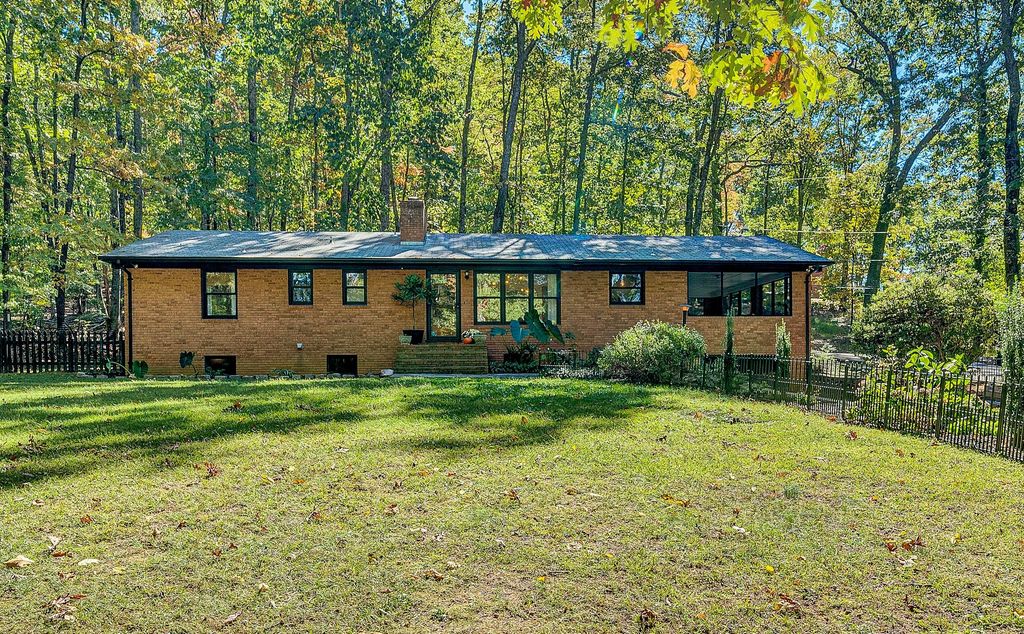 2673 Parkview DR, Vinton, VA 24179