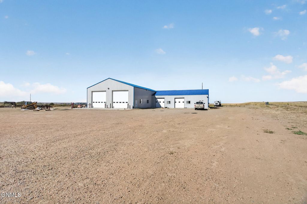 2422 Schilke Drive, Watford City, ND 58854 photo 2