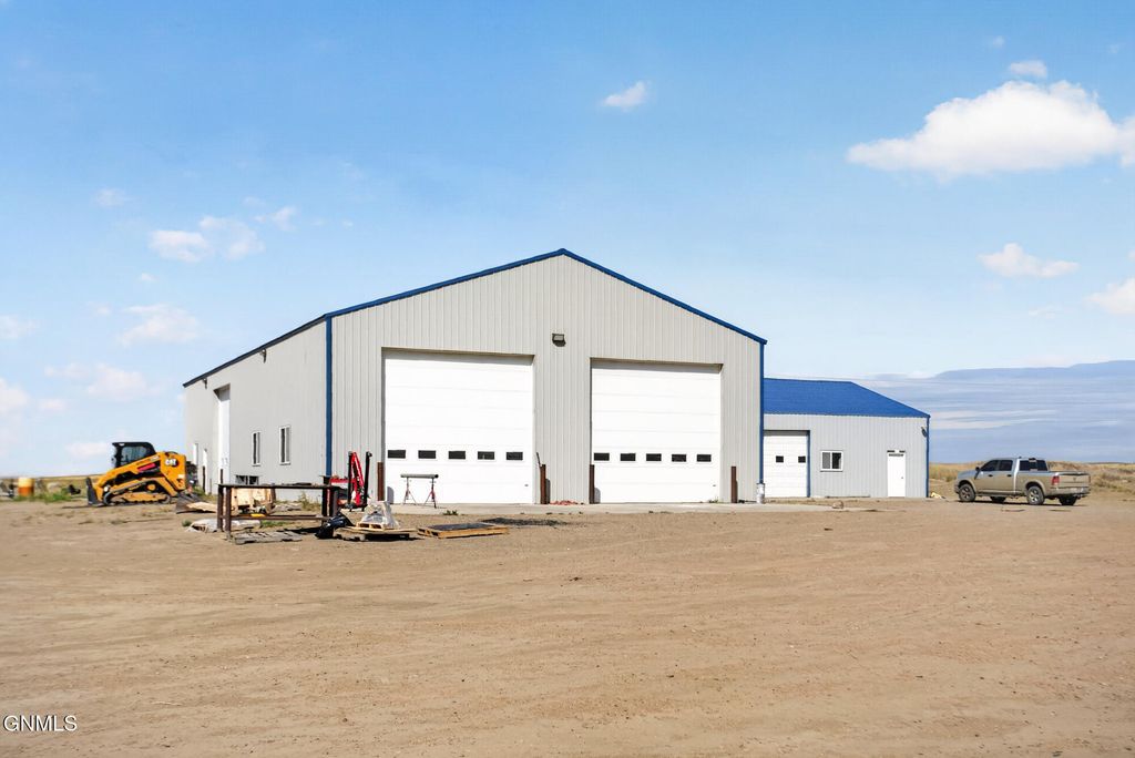 2422 Schilke Drive, Watford City, ND 58854 photo 3