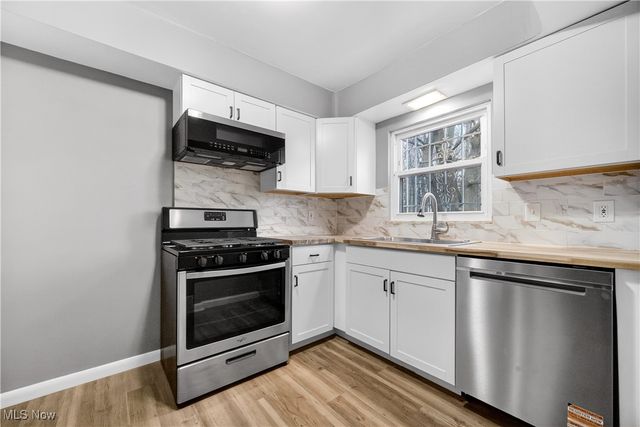 1090 Hillstone Road, Cleveland Heights, OH 44121