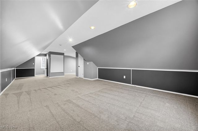 1090 Hillstone Road, Cleveland Heights, OH 44121