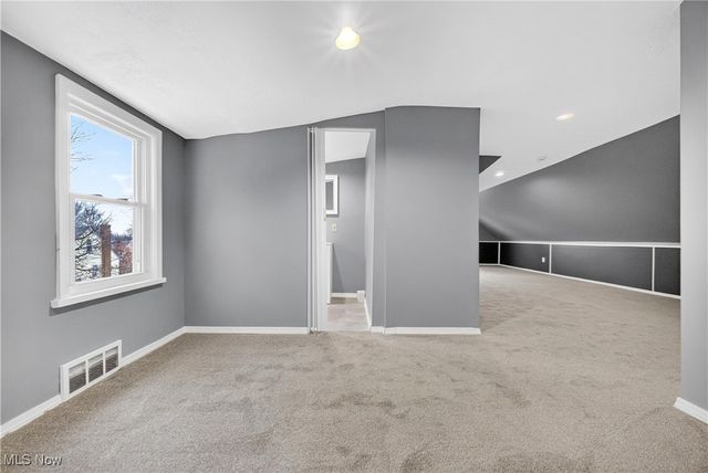 1090 Hillstone Road, Cleveland Heights, OH 44121