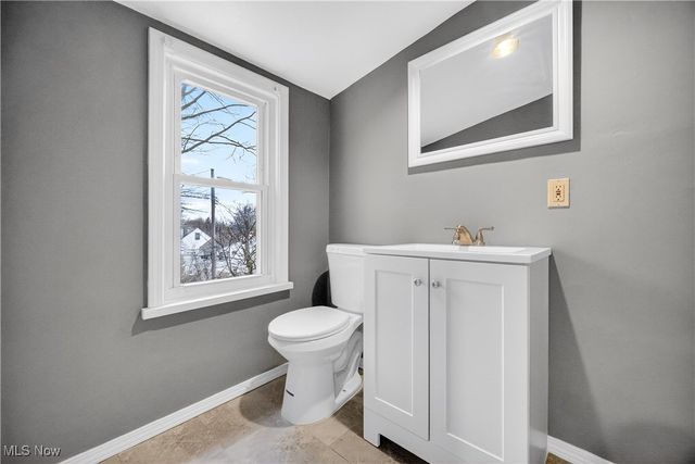 1090 Hillstone Road, Cleveland Heights, OH 44121