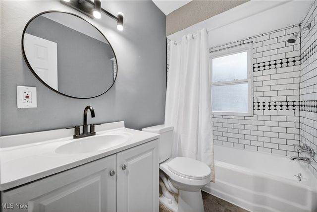 1090 Hillstone Road, Cleveland Heights, OH 44121