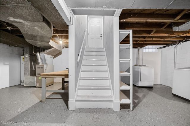 1090 Hillstone Road, Cleveland Heights, OH 44121