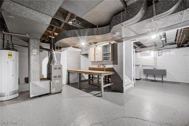 1090 Hillstone Road, Cleveland Heights, OH 44121