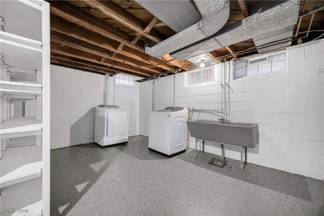 1090 Hillstone Road, Cleveland Heights, OH 44121