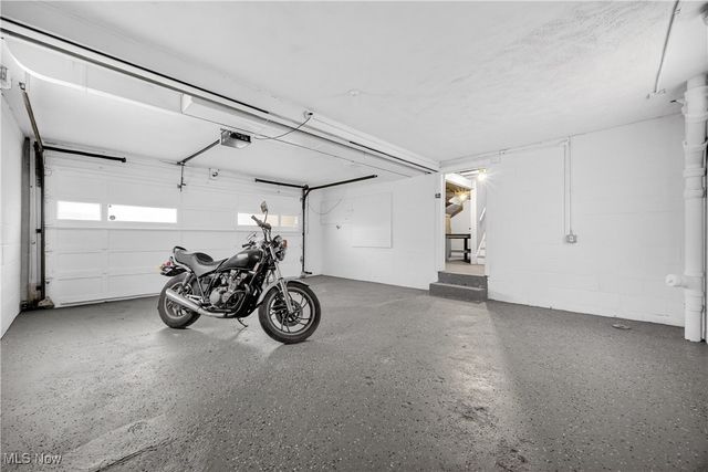 1090 Hillstone Road, Cleveland Heights, OH 44121