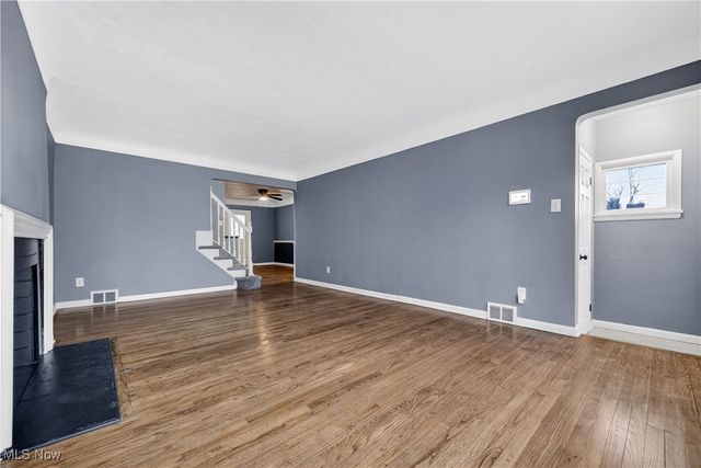 1090 Hillstone Road, Cleveland Heights, OH 44121