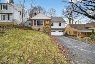 1090 Hillstone Road, Cleveland Heights, OH 44121