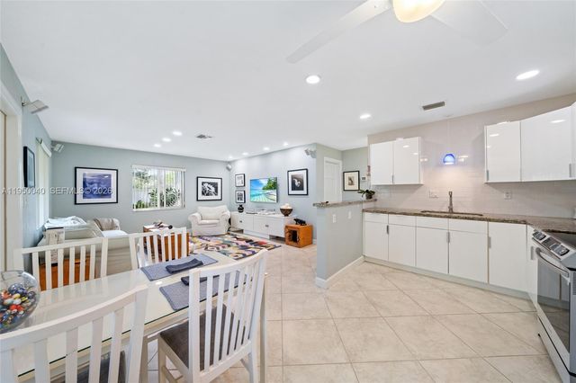 208 NE 4th St, Hallandale Beach, FL 33009