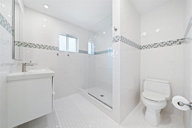 208 NE 4th St, Hallandale Beach, FL 33009