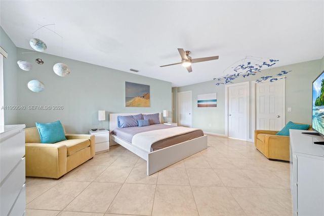 208 NE 4th St, Hallandale Beach, FL 33009