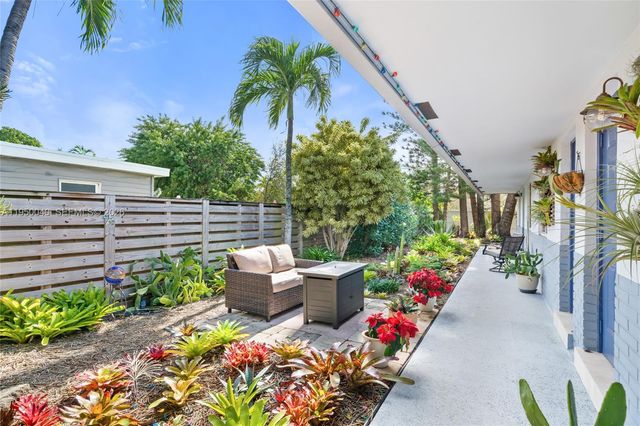 208 NE 4th St, Hallandale Beach, FL 33009