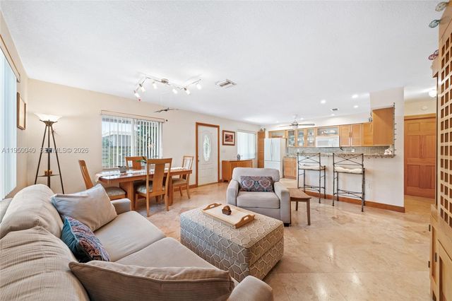 208 NE 4th St, Hallandale Beach, FL 33009