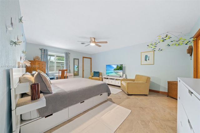 208 NE 4th St, Hallandale Beach, FL 33009